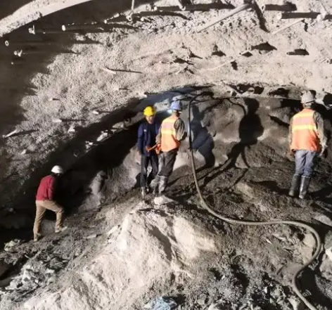 西沙拱顶带模注浆料的施工流程及注意事项